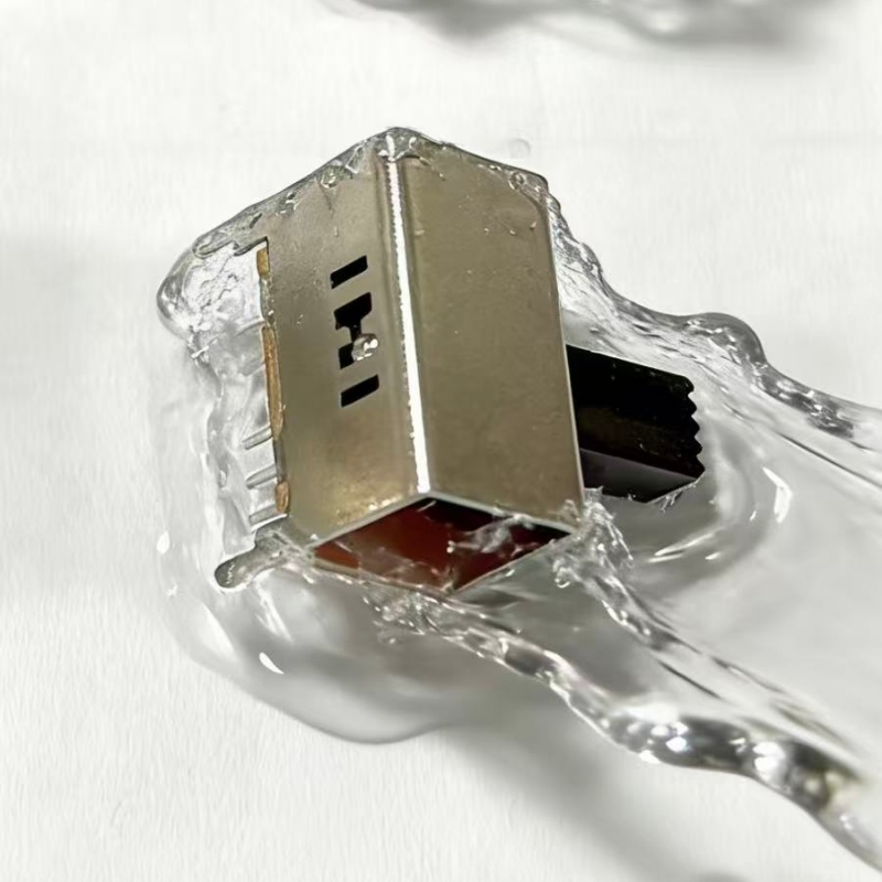 IP67 vs IP68: Ce\\Este diferența reală în evaluările de protecție a comutatoarelor rezistente la apă?